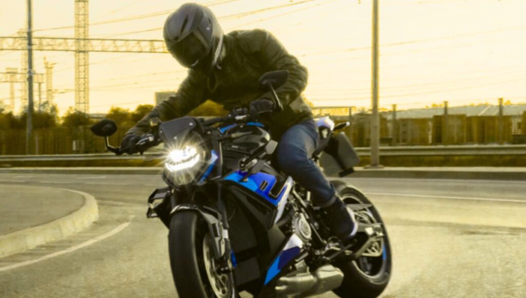bmw m 1000 r