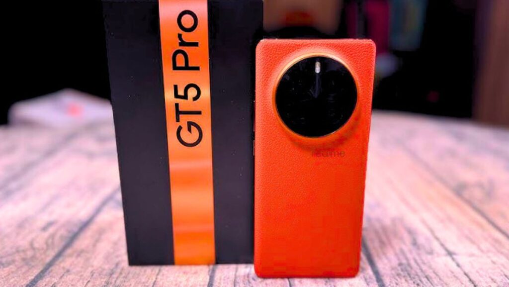 Realme GT 5 Pro: क्या ये फोल्डेबल फोन गेम बदल देगा? 2 Realme GT 5 Pro