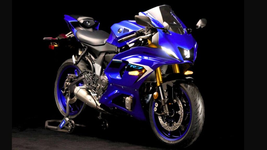 Yamaha R7